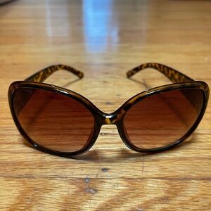 Oscar de la Renta Brown Tortoise Sunglasses